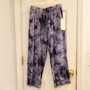 Royalty For Me NWT Gray Tie Dye Raw Hem Capri's Small